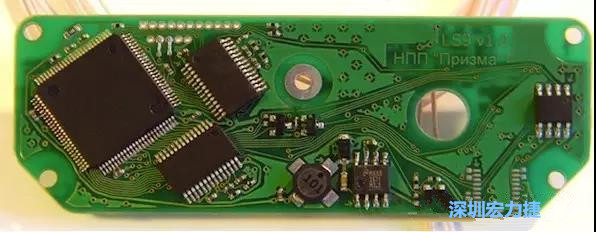 圖5：帶旋轉(zhuǎn)芯片功能的任意角度布線是給這種電路板布線的唯一方法。